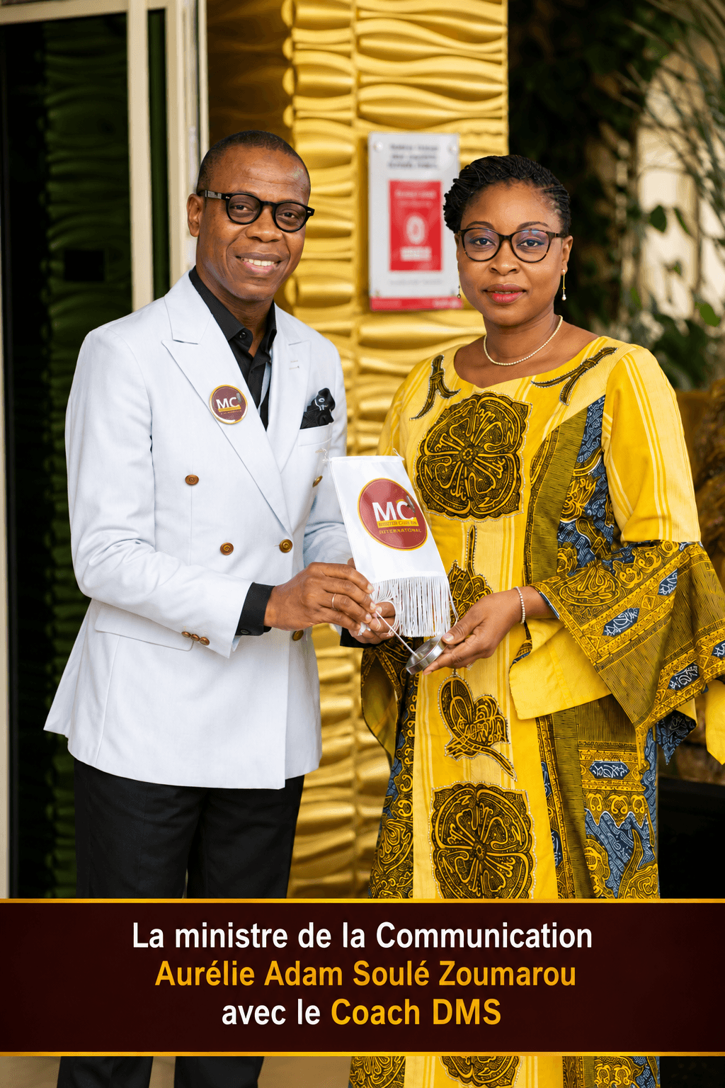La ministre Aurélie Adam Soulé Zoumarou avec le Coach DMS